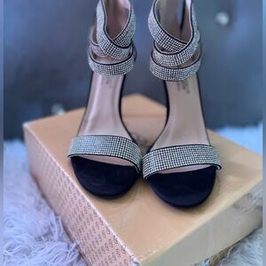 BLACK HIGH HEELS 7 1/2 WITH BLING